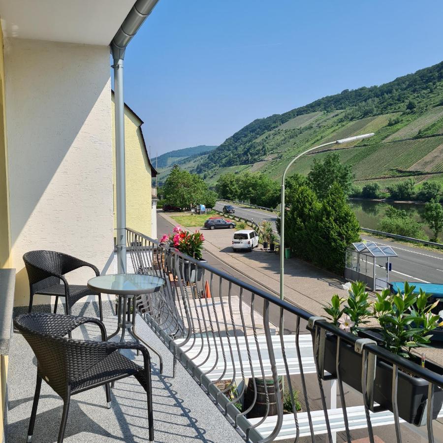 Weingut Pension Gibbert-Pohl Briedel Extérieur photo